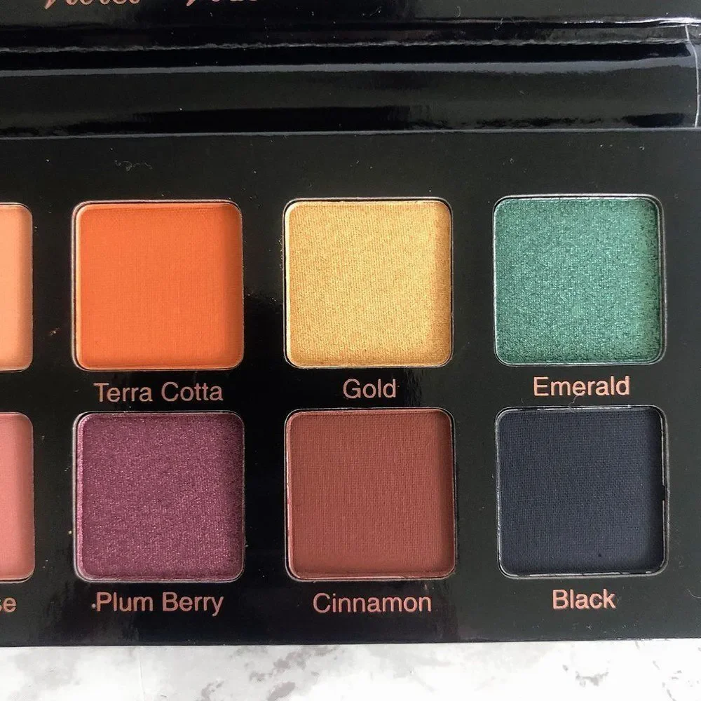 NWOB Essentials PRO Eyeshadow Palette - Violet Voss